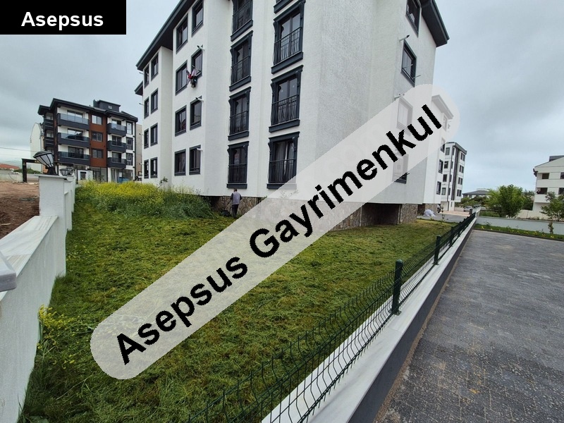 üniversiteye yakin siteici yolun dibi ayri mutfakli kiracili 1+1