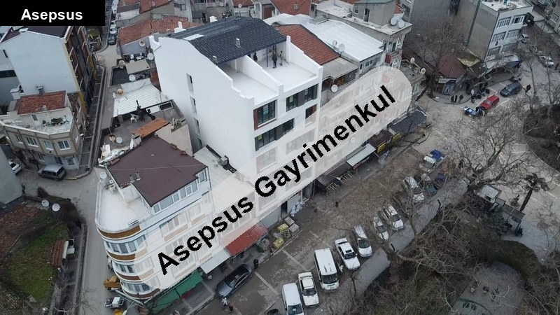 erdek'in kalbinde havuzlu meydanda satılık daire