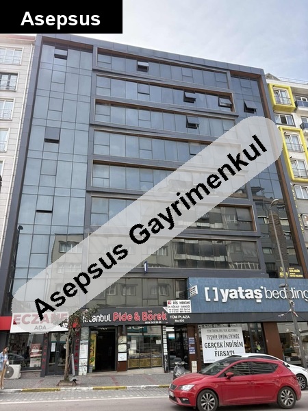 atatürk caddesi̇ tüm plazada i̇ki̇ yöne cepheli̇ geni̇ş 1+1