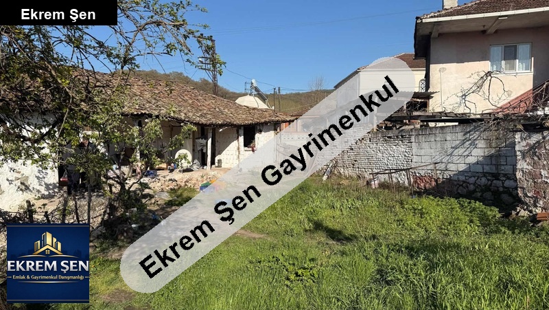 sahibinden su ve elektrik olan ilıca merkezde avlulu köy evi