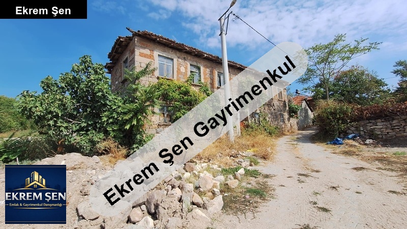 balikesi̇r bereketi̇li̇ köy merkezi̇nde satilik taş evli̇ arsa