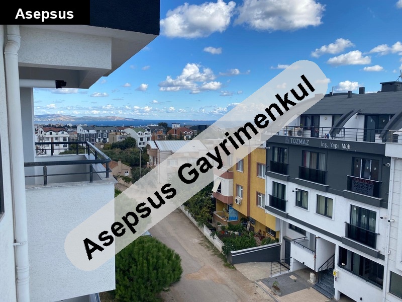 bandirma yeni̇ mah.'de sahi̇bi̇nden ayri mutfakli 1+1 ki̇ralik dai̇re