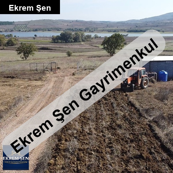 sahi̇bi̇nden gölet manzarali, yola cepheli̇, konteynerli̇ tel çi̇tli̇