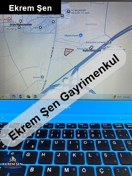 yeni̇mahallede sahi̇bi̇nden i̇marli arsa....