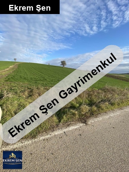 yol üzeri̇nde firsat tarla...