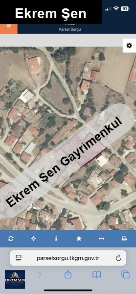 ana yola yakın 100 metre kare evi olan bir buçuk dönümlü arazi