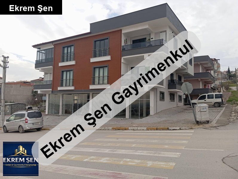 sahi̇bi̇nden ana cadde üzeri̇ şehi̇r manzarali 3+1 sifir dai̇re