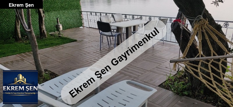 erdek narlı'da ,denize sıfır, tamamen mustakil, ki̇ralik yazlık.