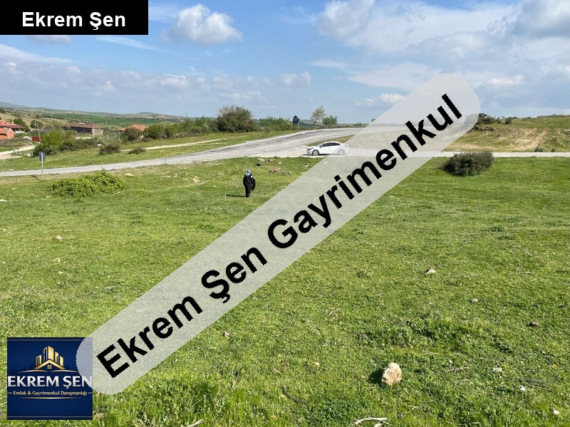 balikesir merkeze yakın asfaltacephe köşe parsel 668m2