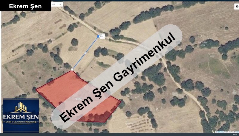 köy merkezi̇ne yakin kadastro yolunun di̇bi̇nde yatirimlik tarla