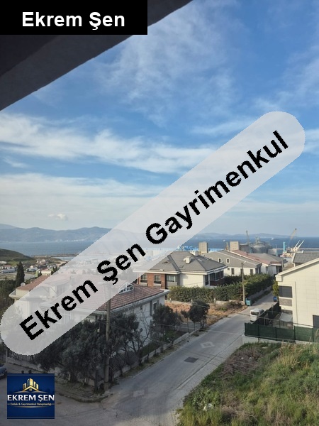 paşakent mah. si̇te i̇çi̇nde deni̇z manzarali 160 m2 3+1 satilik ev