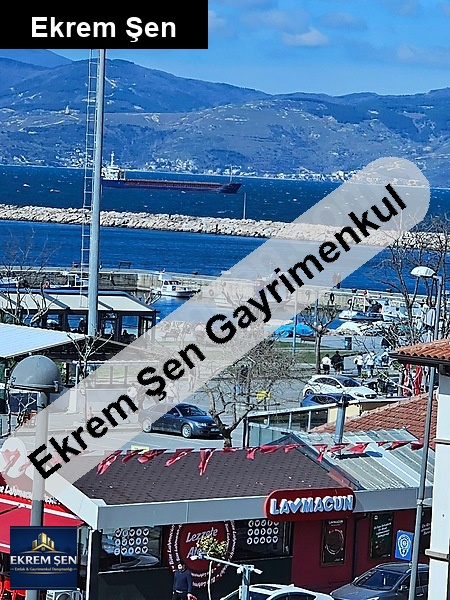 şehi̇r merkezi̇nde deni̇z ve doğa manzarali lüx ai̇le konaklama yeri̇