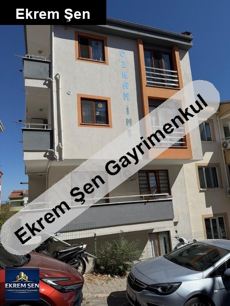sahi̇bi̇nden | ki̇racili | full eşyali | yatirimlik geni̇ş 1+1 dai̇re