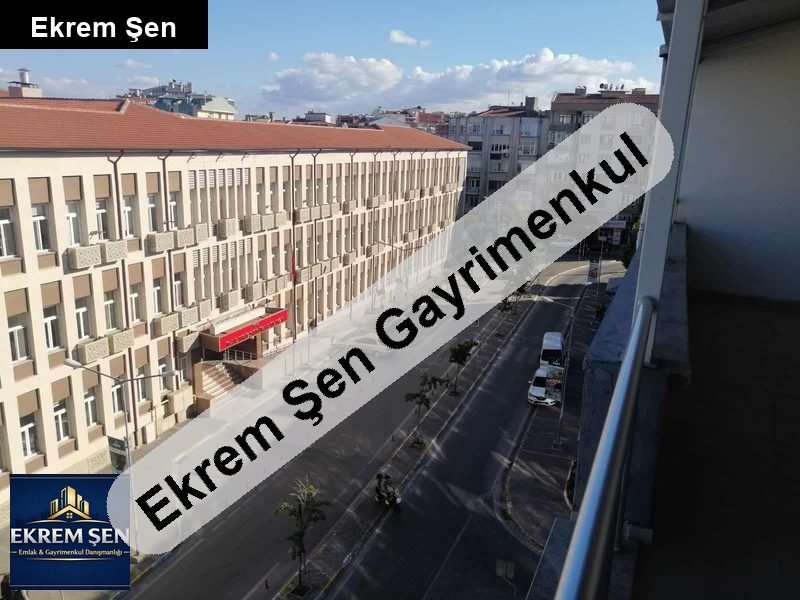 sahi̇bi̇nden full eşyali ki̇ralik çarşi merkez teras