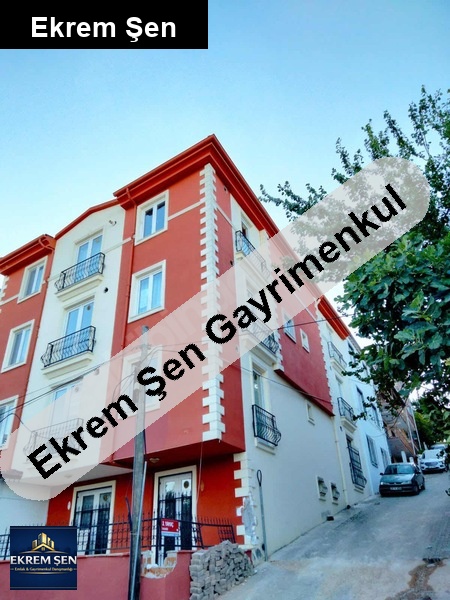 nef'i̇n arka caddesi̇nde çi̇ft cephe yatirimlik ara kat dai̇re