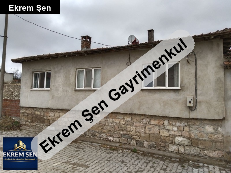 susurluk babaköy de satılık bahçeli müstakil ev.
