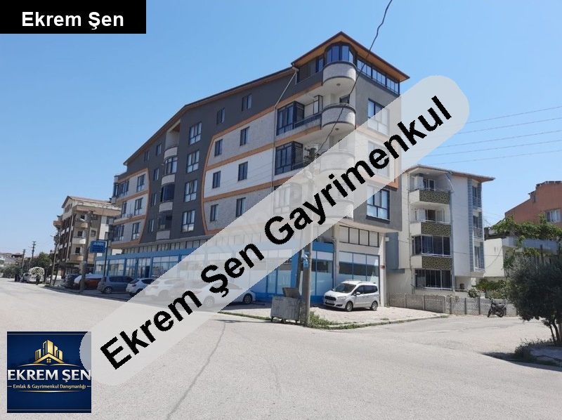 sahi̇bi̇nden tertemi̇z cadde üzerinde ara kat bahçeli daire