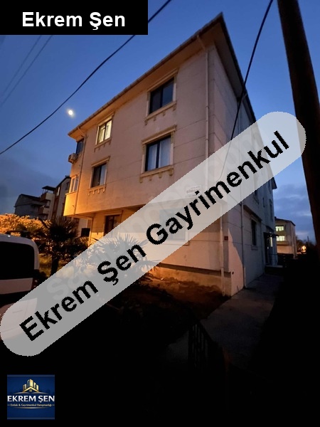 gündoğdu mahallesinde 3+1 pazaryeri karşısında merkezi konumda