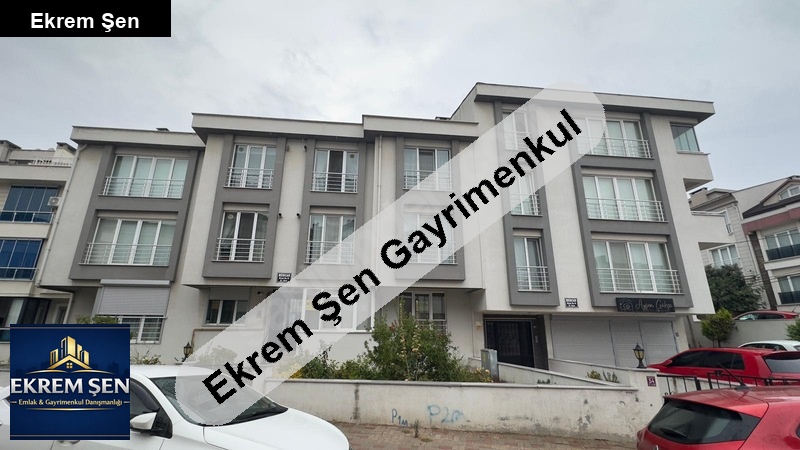 sahi̇bi̇nden satilik kendi̇ne ai̇t bahçeli̇ 2+1 geni̇ş dai̇re