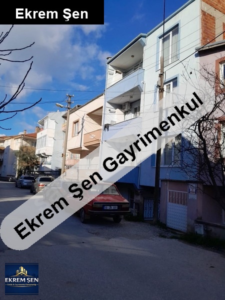 sahi̇bi̇nden merkezi̇ lokasyonda geni̇ş ferah 2+1 dai̇re, aci̇l..