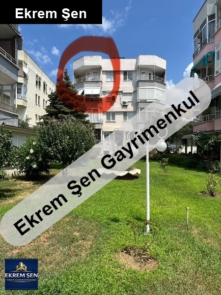 erdek uz si̇tesi̇nde sahi̇bi̇nden deni̇z ve dağ manzarali dai̇re