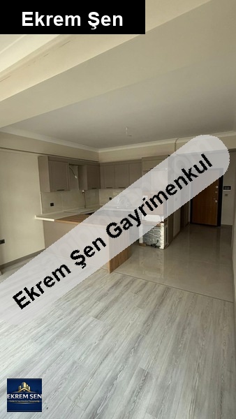 oturuma hazir cadde port'ta sahi̇bi̇nden satilik 1+1 dai̇re