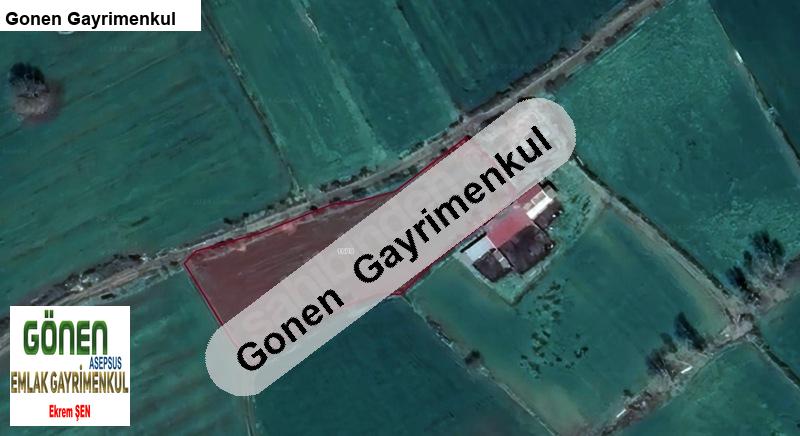 göl kenarindaki̇ köyde arsa tarla
