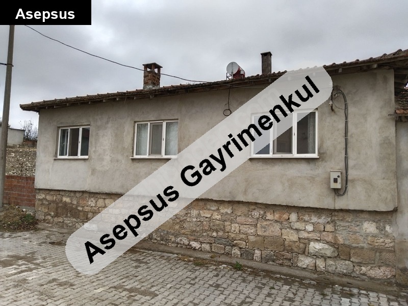 susurluk babaköy de satılık bahçeli müstakil ev.