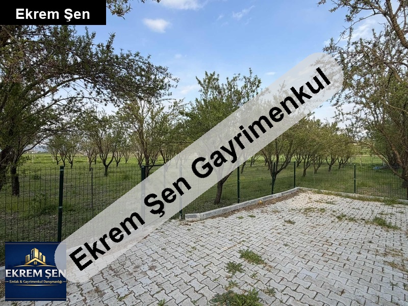 3.600metre2 ev,kuyu,yol,badem,cevi̇z,su,elektrik