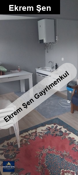 arsa i̇çeri̇si̇nde konteyner ruhsatli çok özelli̇kli̇ ai̇le yaşam evi̇